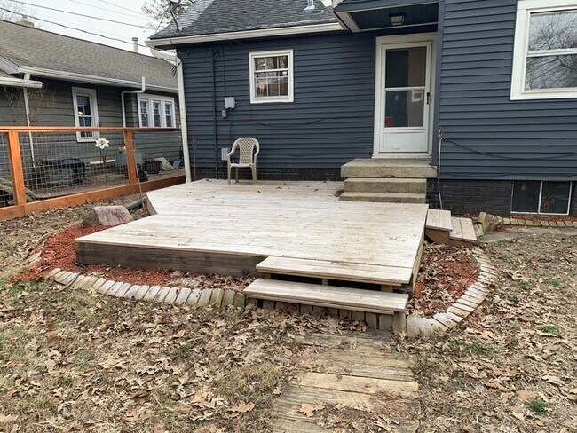Building Photo - PENDING-Charming & Updated Bungalow in SoBro!