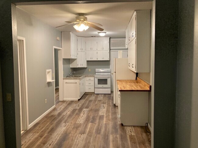 Building Photo - 116 2nd St E