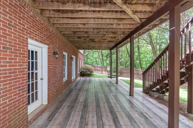 Building Photo - 1450 Hillcrest Heights