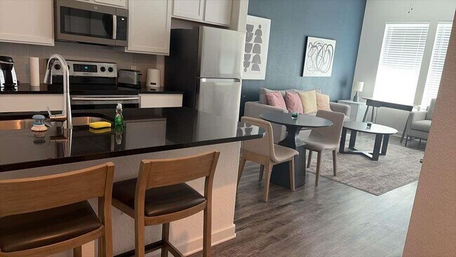 Building Photo - 680 Naumann Dr