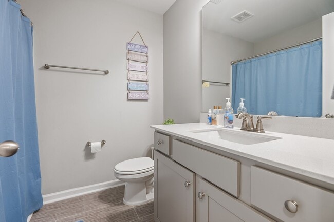 Building Photo - Modern 4 Bedroom Home in Quiet Clayton Nei...