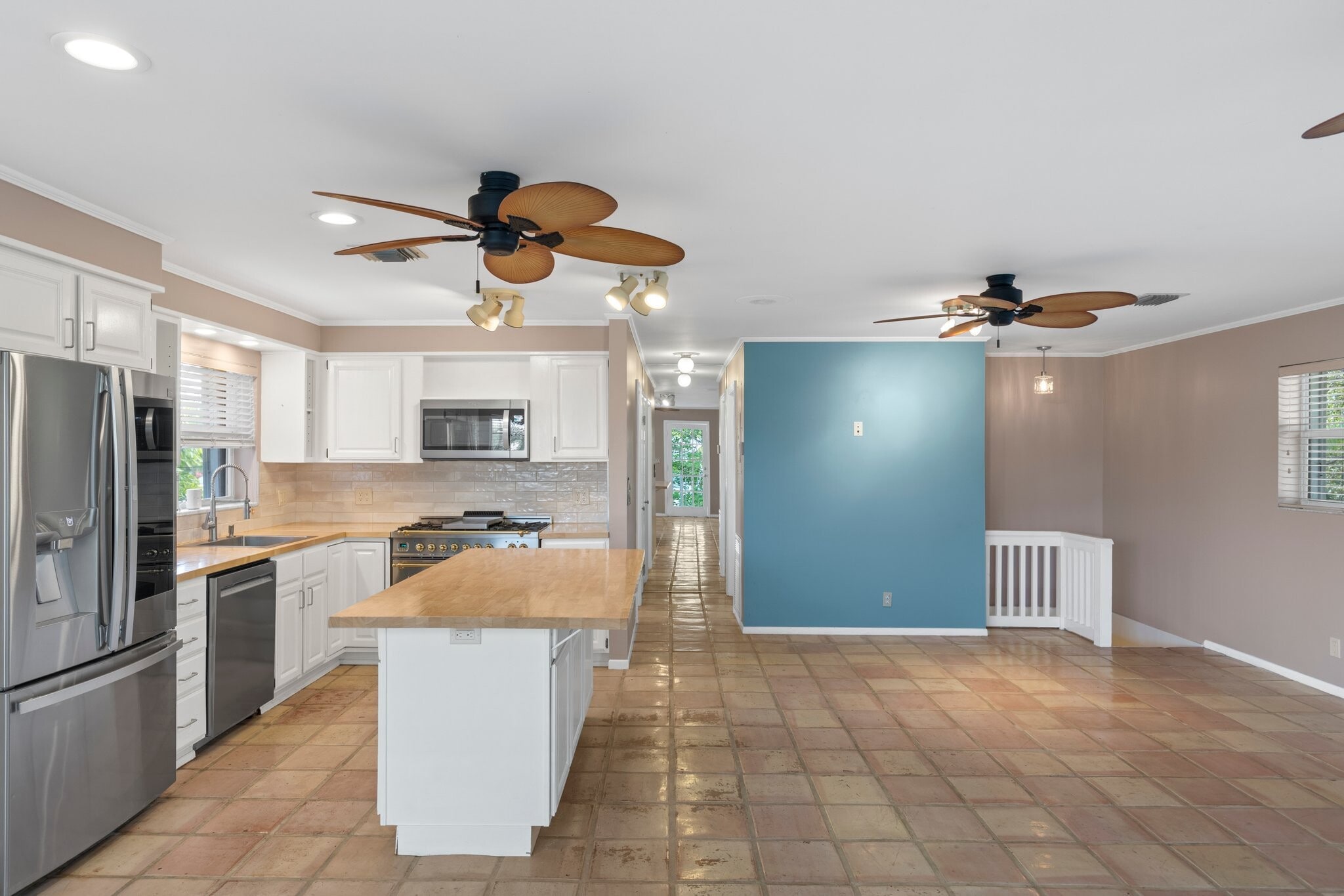 Building Photo - 22777 Jolly Roger Dr