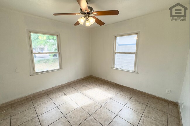 Building Photo - 2Bed/1Bath House at AZ-202/24th St! Ready for Immediate Move-In! -- NO HOA! RV PARKING!