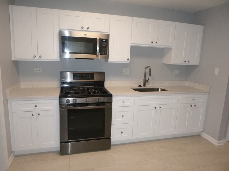 Building Photo - 305 Four Winds Way