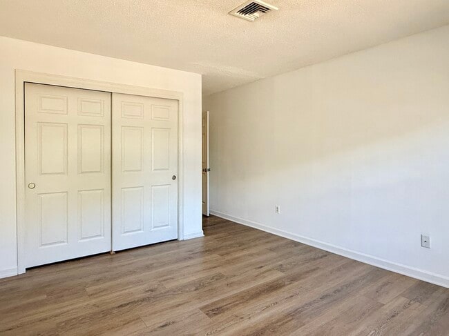 Building Photo - 9 Concorde Way