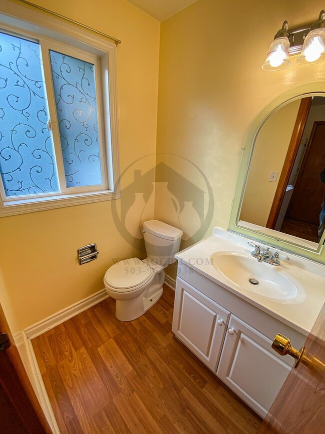Building Photo - Adorable Single Level Home