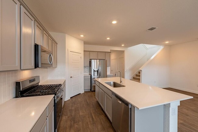 Building Photo - 2901 Louris Ln