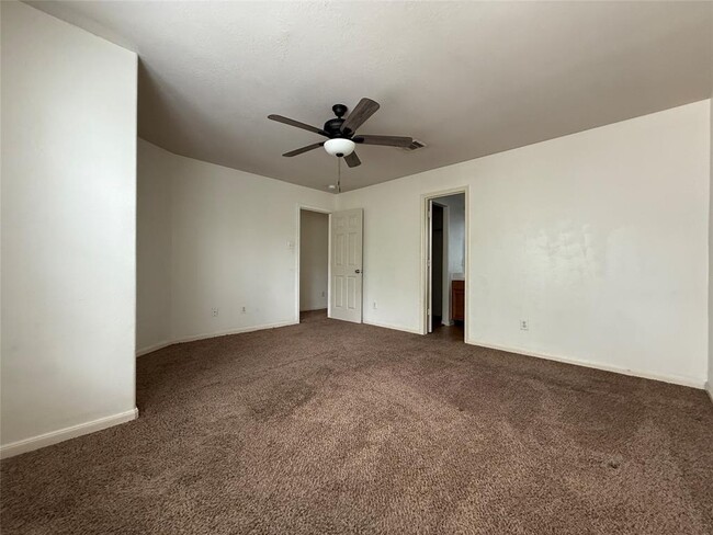 Building Photo - 946 Blanchard Hill Ln