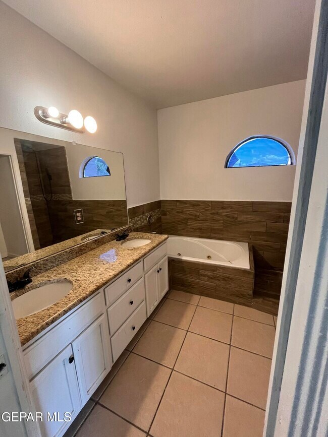 Building Photo - 6105 Pecan Park Pl
