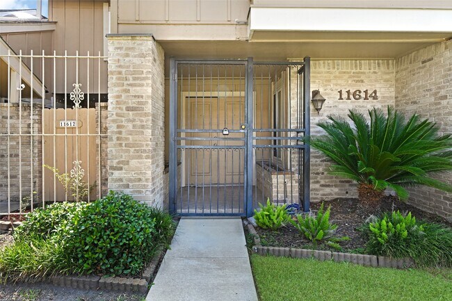 Building Photo - 11614 Village Pl Dr