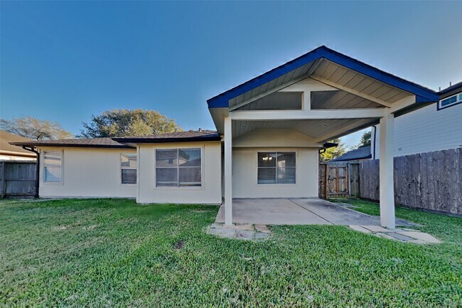 Building Photo - 20430 White Poplar Dr