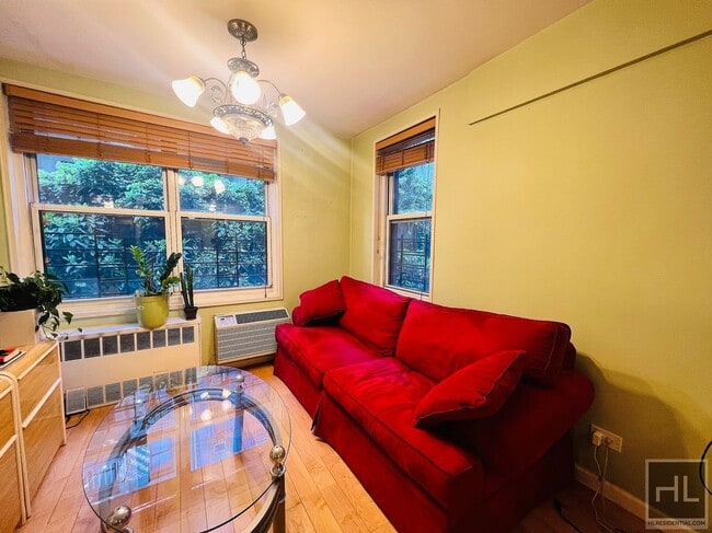 Building Photo - 345 E 54th St