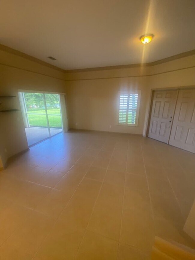 Large 4 bedroom 3.5 bathroom house in Lagu... 9159 Red Canyon Dr Fort