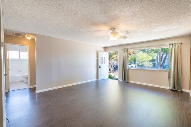 Building Photo - Coming Soon! 3 Bedroom Home in Great Gilroy Location!