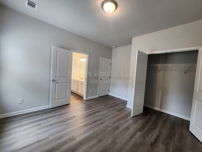 Building Photo - 5265 Wexford Ln