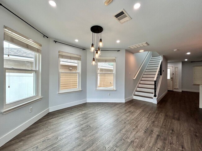 Building Photo - Modern 3/BR 2.5/BA Home with Patio & Balcony