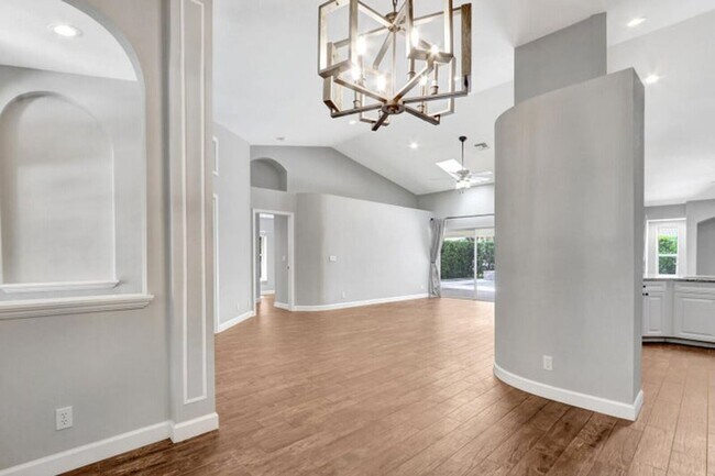 Building Photo - 1097 Egret Cir N