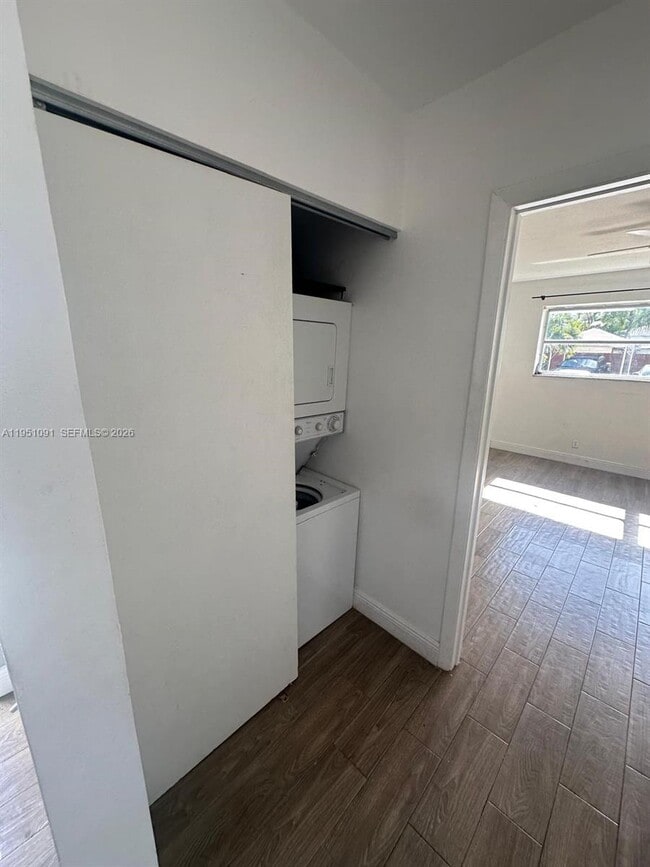 Building Photo - 1728 Rodman St