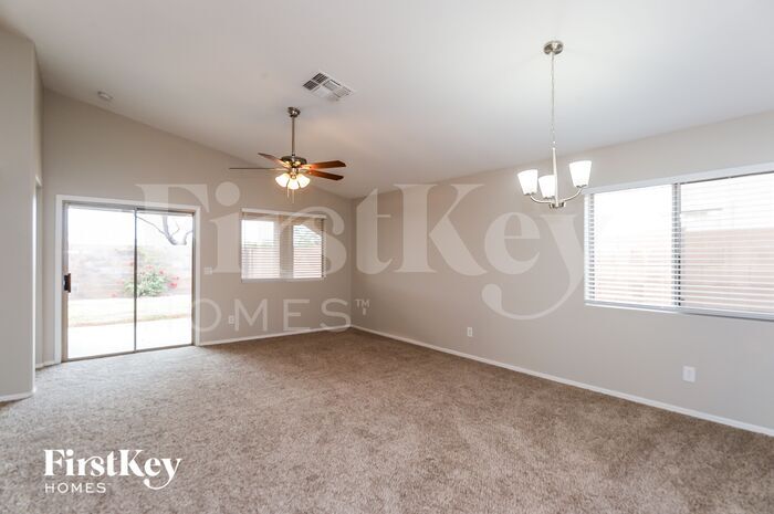 Building Photo - 2854 S Abbey