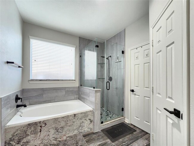 Building Photo - 21827 Sierra Long Dr