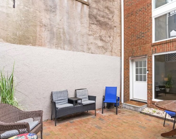 Building Photo - 29 S Front St