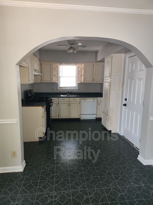 Building Photo - 5415 Eugenia Ave