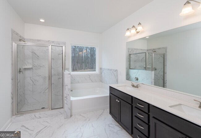 Building Photo - 5420 Maple Grv Ln