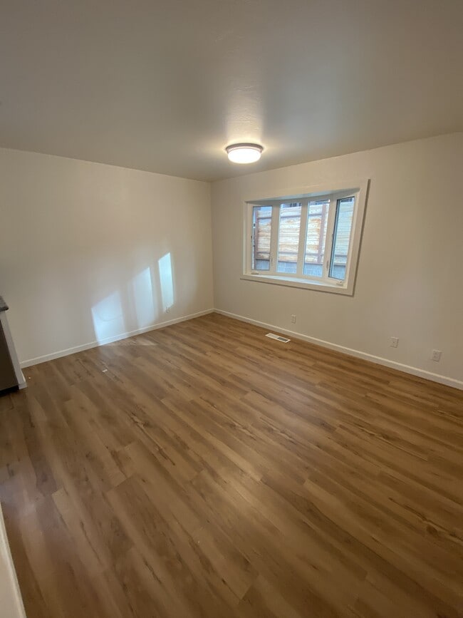 Building Photo - 1431 Rancho Way