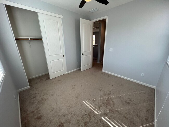 Building Photo - 3 Bedroom | 2.5 Bathroom | Sun Dance Lake ...