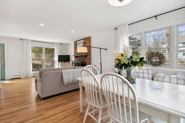 Building Photo - 6 Lincoln Ave