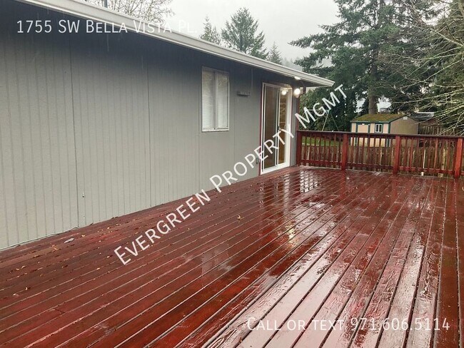 Building Photo - 3BR/2BA Open Floor Plan Kitchen Home- Spac...