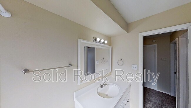 Building Photo - 1027 Westmoreland Rd