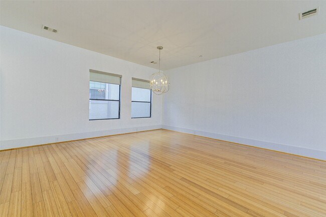 Building Photo - 113 Tuam St