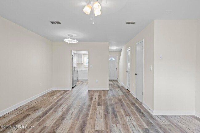 Building Photo - 11359 Bedford Oaks Dr