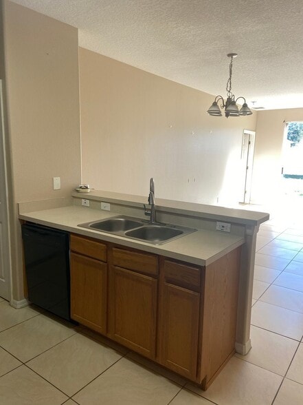 Building Photo - 628 Madina Cir