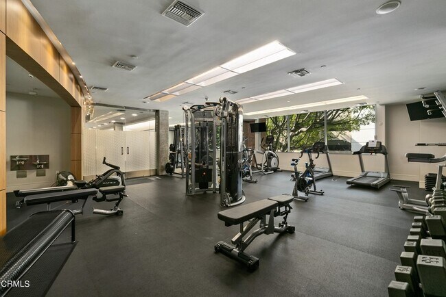 Building Photo - 840 E Green St