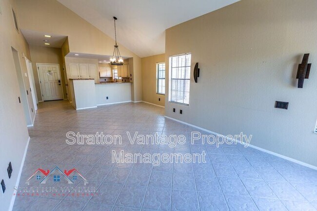 Building Photo - 10015 E Mountain View Rd