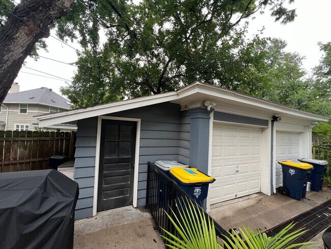 Building Photo - 616 W 63rd St