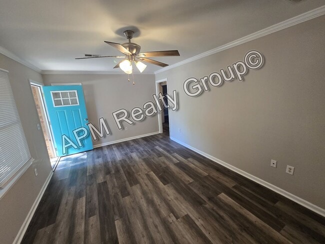 Building Photo - Three bedroom house in Eastover