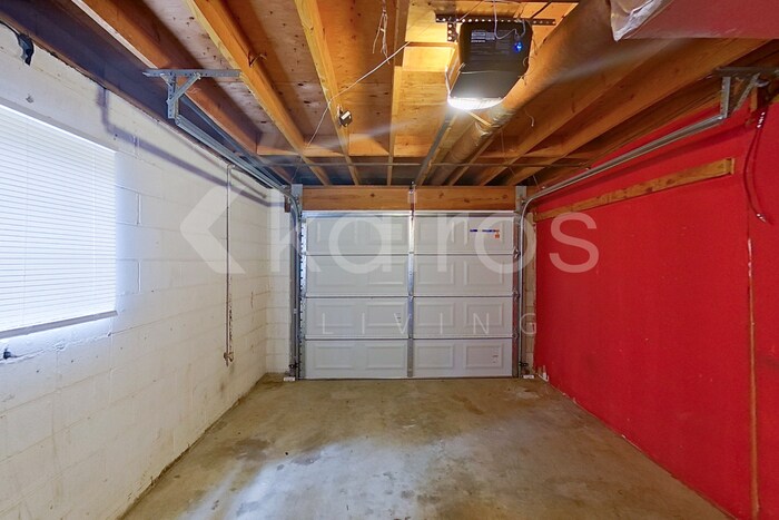 Building Photo - 5169 Beacon Dr