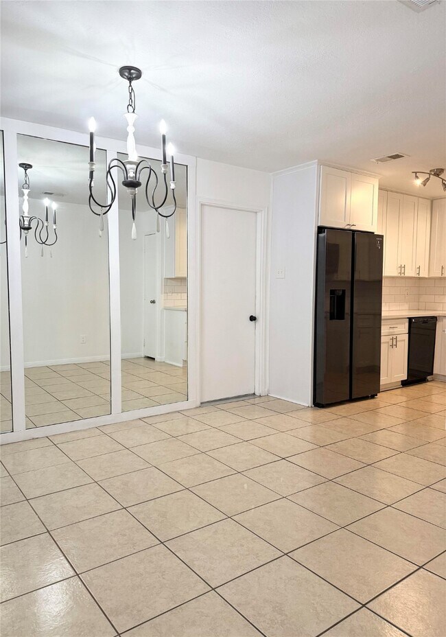 Building Photo - 2603 Shady Bayou Ln