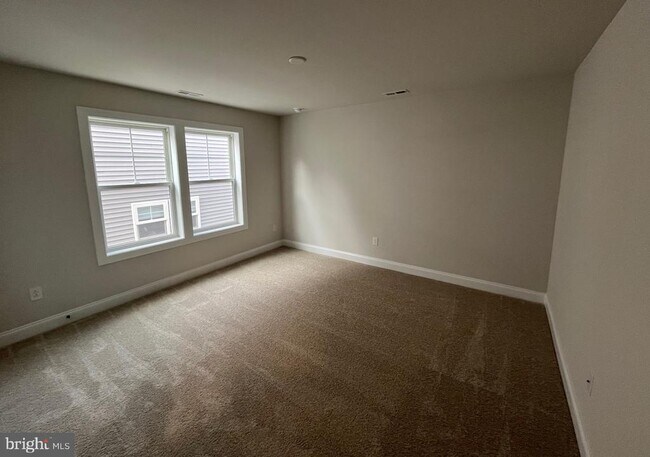 Building Photo - 33743 Catching Cv