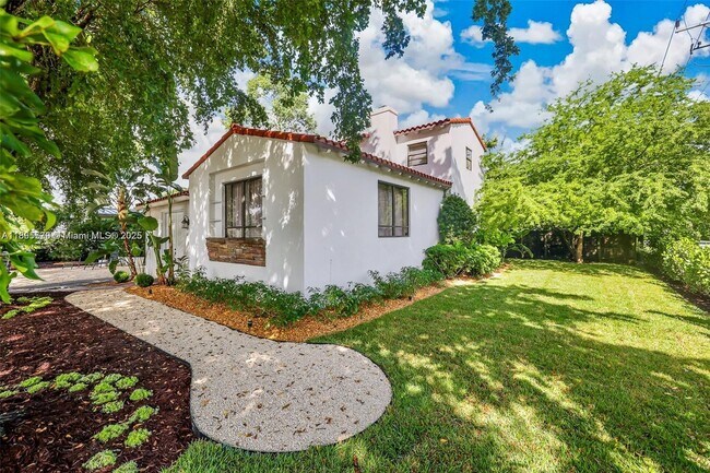 Building Photo - 991 NE 82nd St