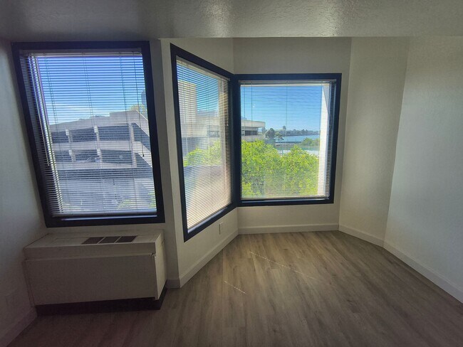 Building Photo - Newly Renovated Spacious 1BD/1 BA Property Available for Rent!!!