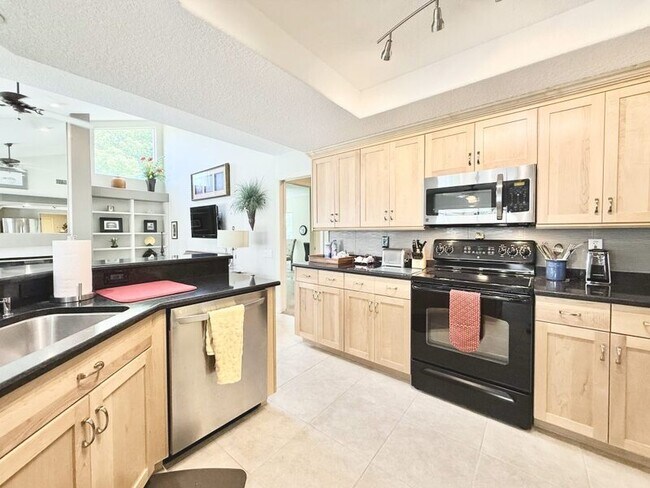 Building Photo - 8724 Ashbury Dr