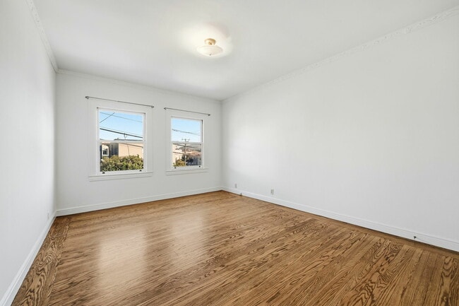 Building Photo - 685 47th Ave