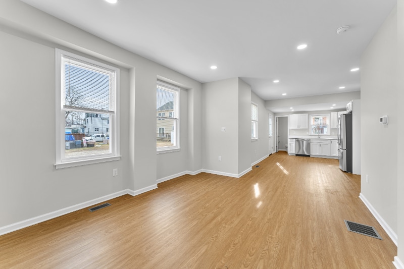 Building Photo - 320 Market St