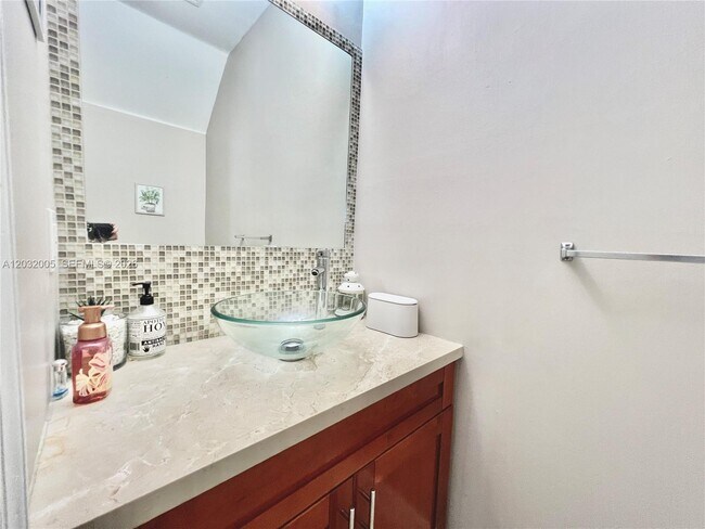 Building Photo - 2176 Salerno Cir