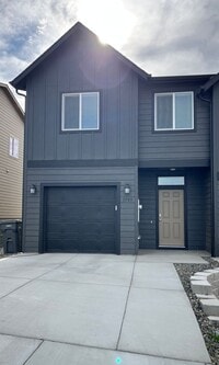 Building Photo - 3 bed 2.5 bath Townhome