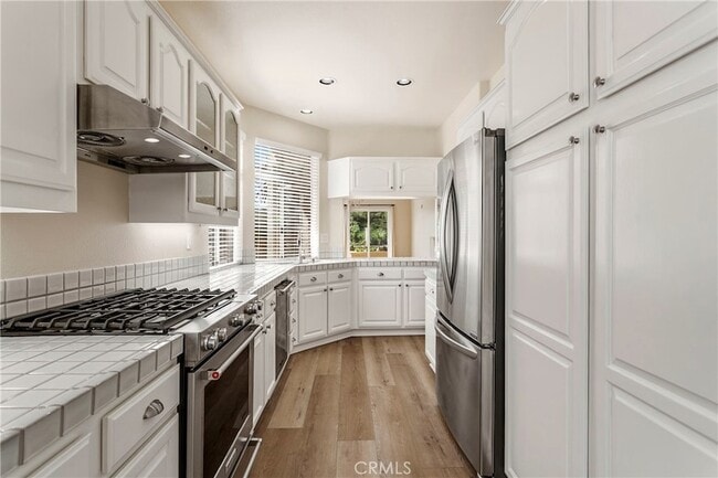 Building Photo - 11 Reina